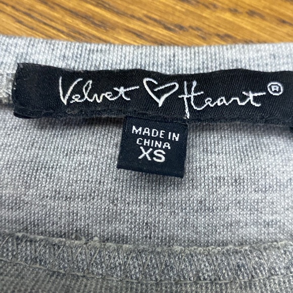 BNWOT Velvet Heart Sweatshirt with Cute Sleeves - Picture 2 of 7